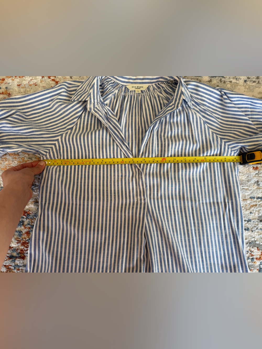 LIKE NEW Max Studio Striped Short Sleeve Blouse, size 2, Minimalist Workwear - Picture 9 of 10